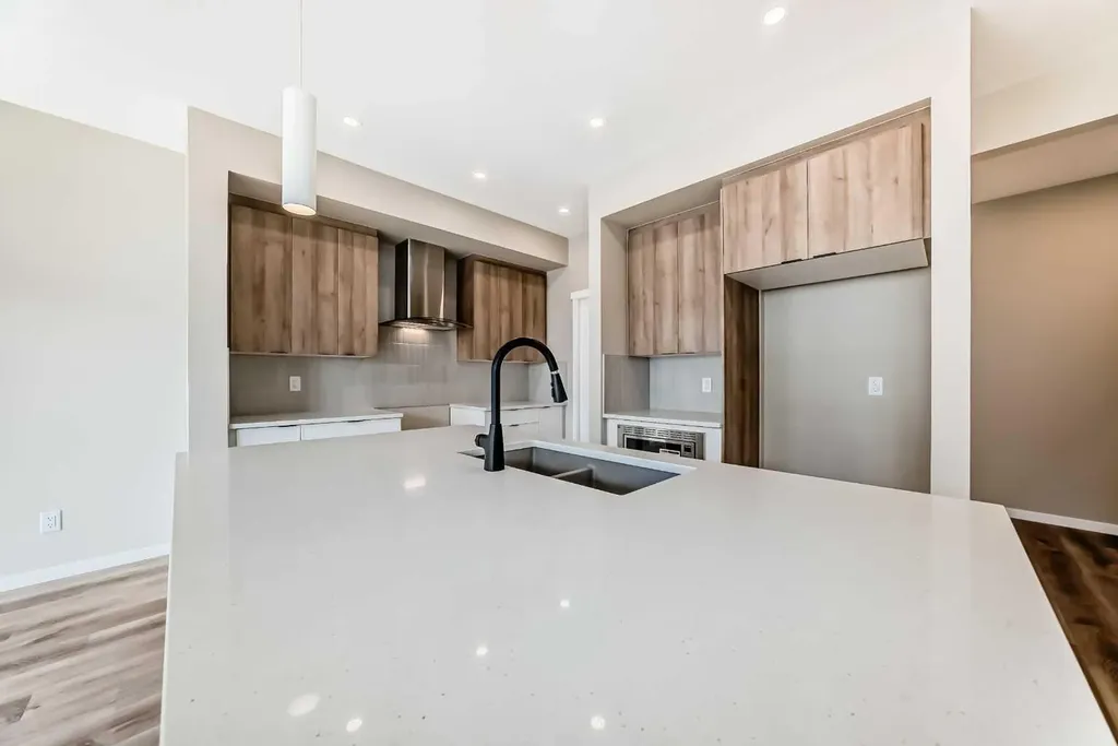 1085 Sawgrass Link NW Airdrie AB T4B5V2
