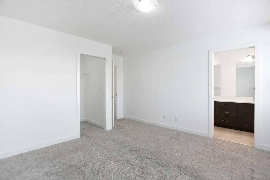 438 Copperstone Manor SE Calgary AB T2Z 5G4