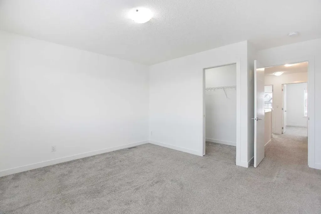 438 Copperstone Manor SE Calgary AB T2Z 5G4