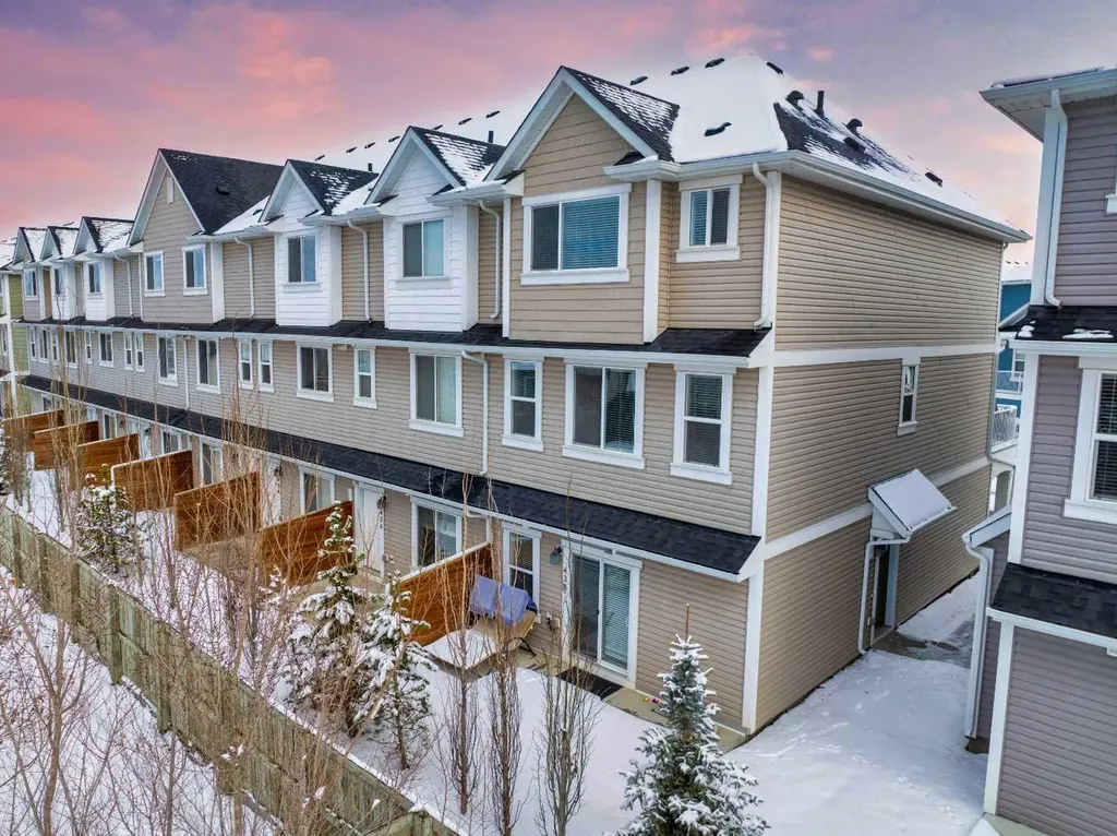 438 Copperstone Manor SE Calgary AB T2Z 5G4