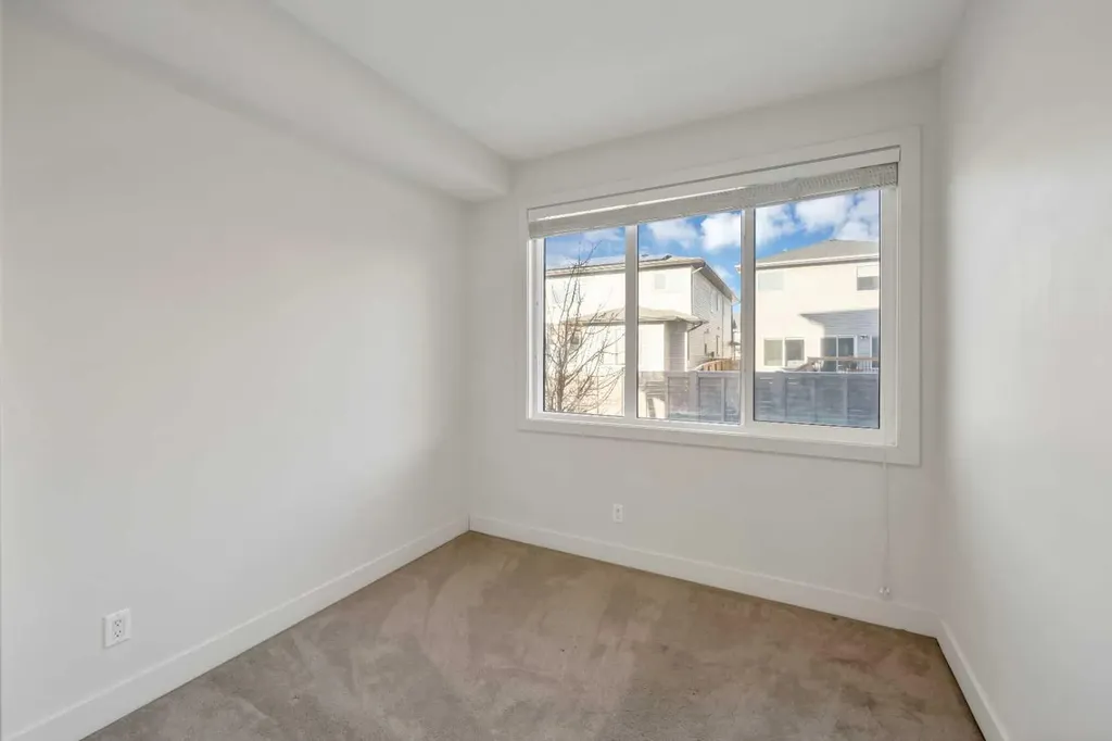 10060 46 Street NE Calgary AB T3J 2H8