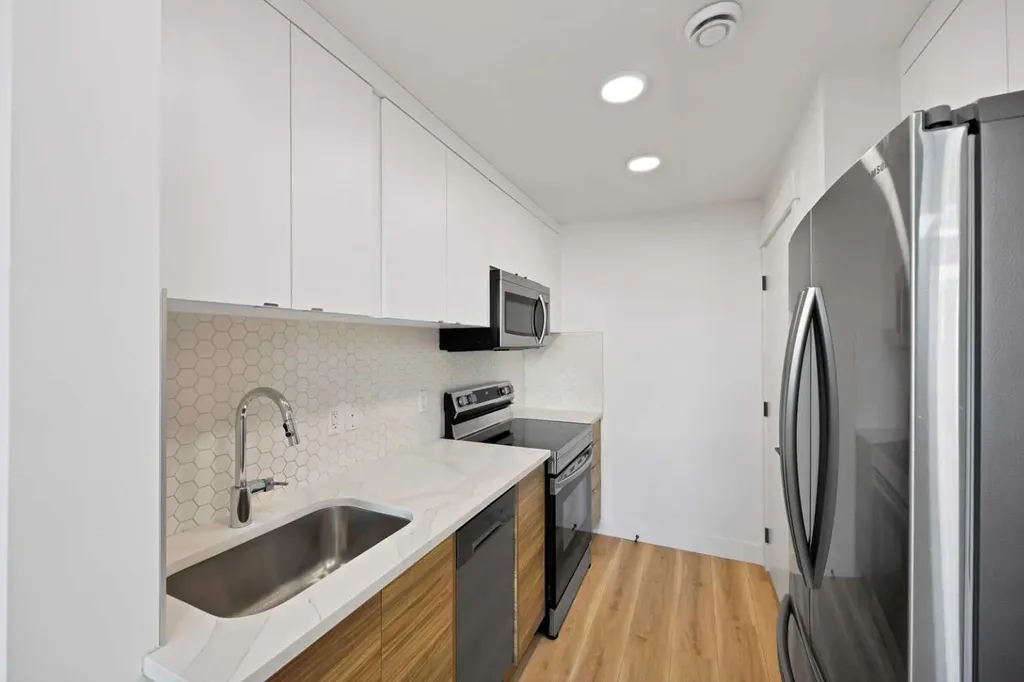 10060 46 Street NE Calgary AB T3J 2H8