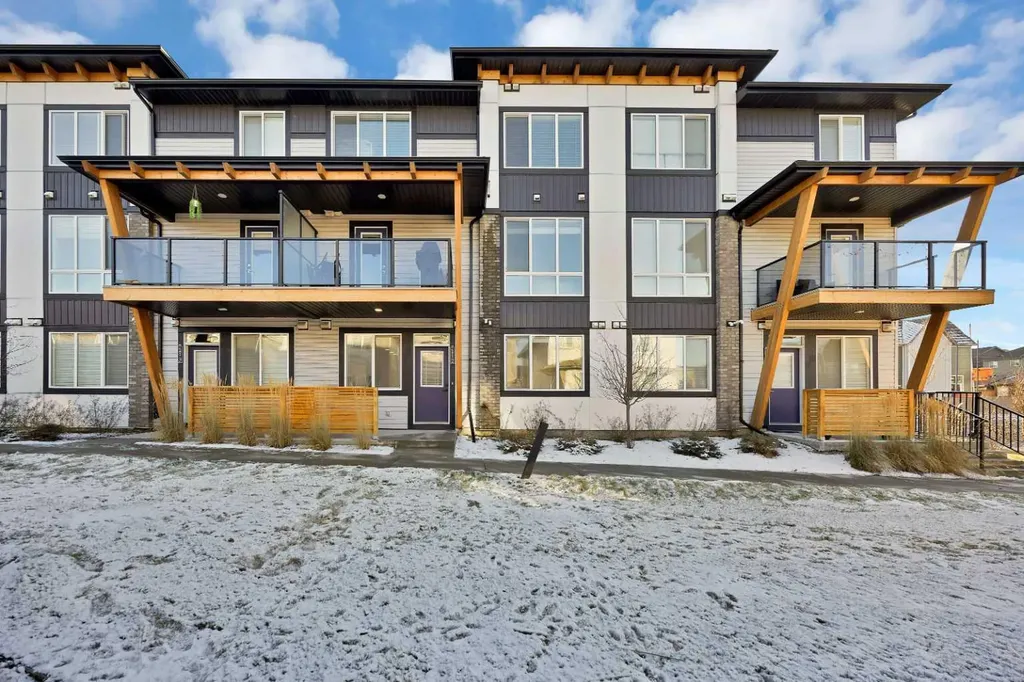 10060 46 Street NE Calgary AB T3J 2H8