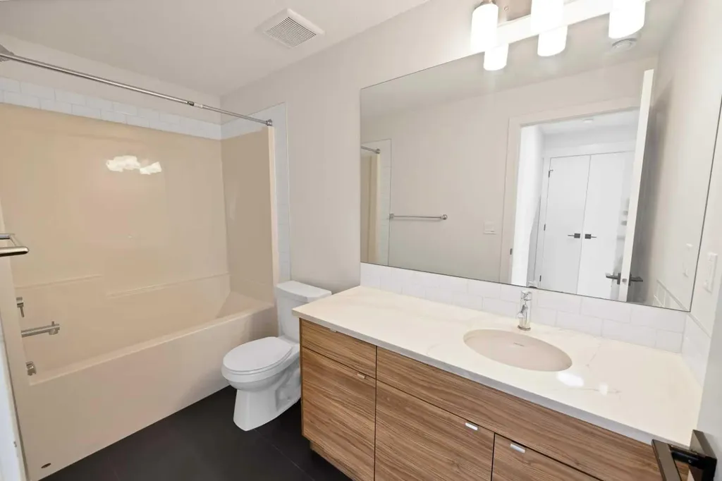 10060 46 Street NE Calgary AB T3J 2H8