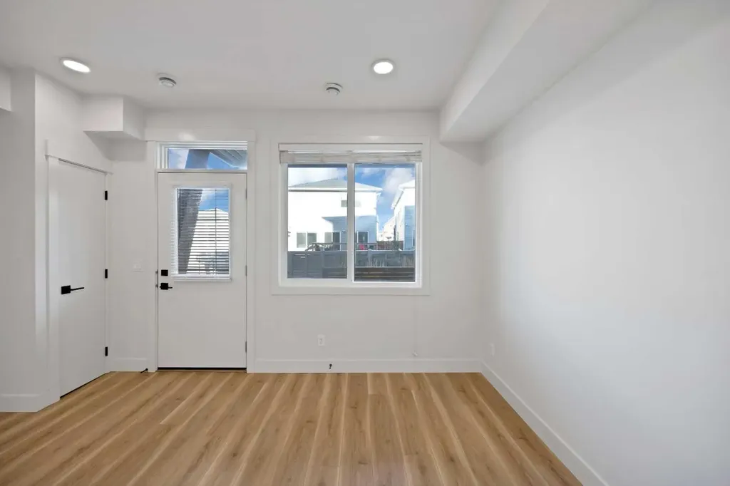 10060 46 Street NE Calgary AB T3J 2H8