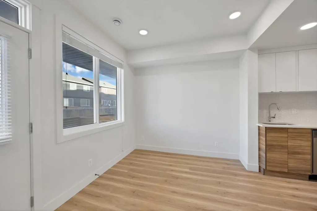 10060 46 Street NE Calgary AB T3J 2H8