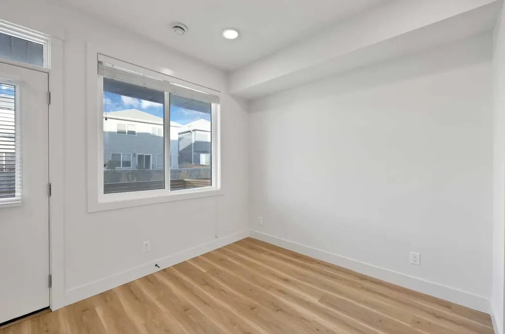 10060 46 Street NE Calgary AB T3J 2H8