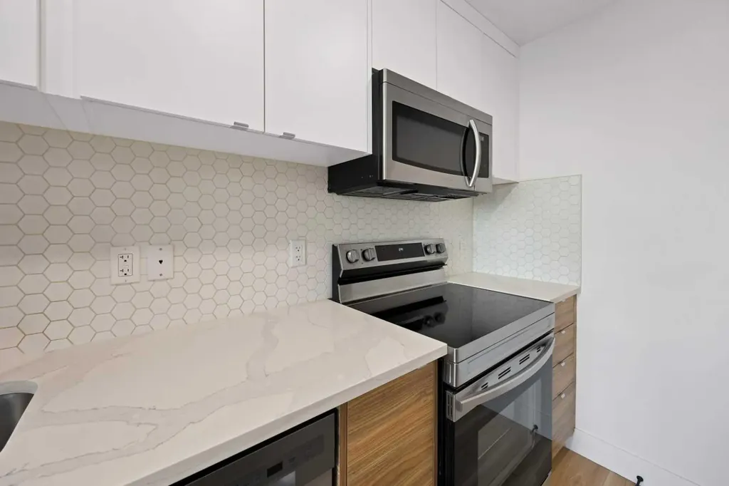 10060 46 Street NE Calgary AB T3J 2H8