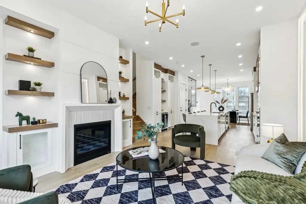 525 32 Street NW Calgary AB T2N 2V8