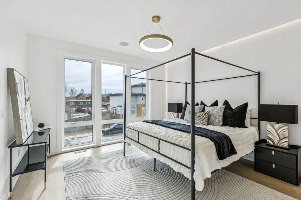 525 32 Street NW Calgary AB T2N 2V8