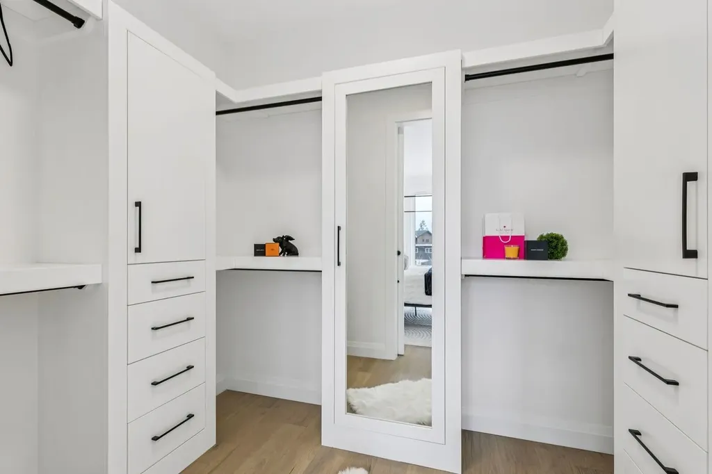 525 32 Street NW Calgary AB T2N 2V8