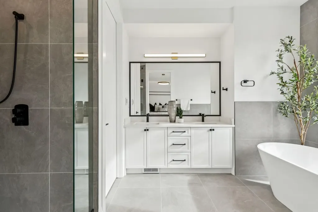 525 32 Street NW Calgary AB T2N 2V8