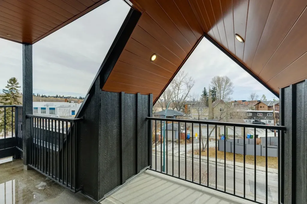 525 32 Street NW Calgary AB T2N 2V8