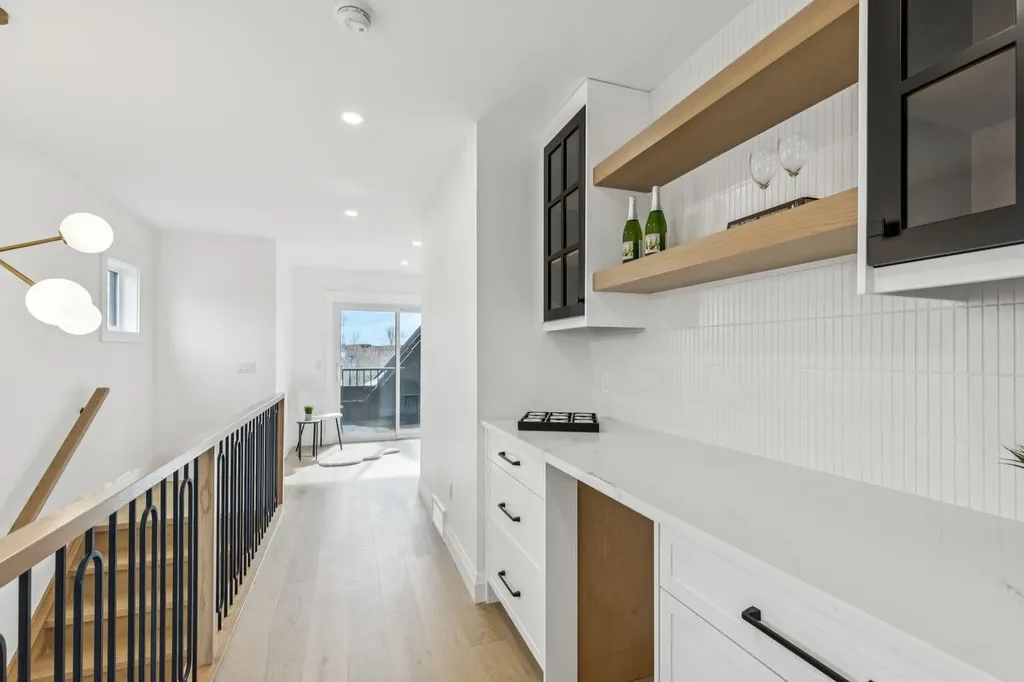 525 32 Street NW Calgary AB T2N 2V8
