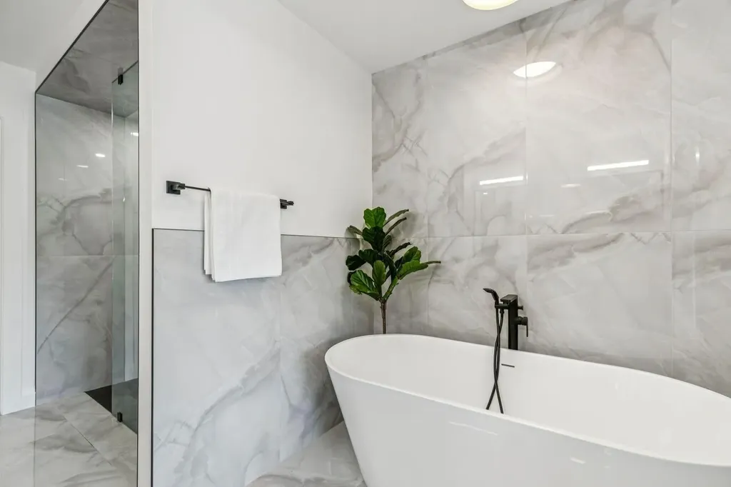 525 32 Street NW Calgary AB T2N 2V8