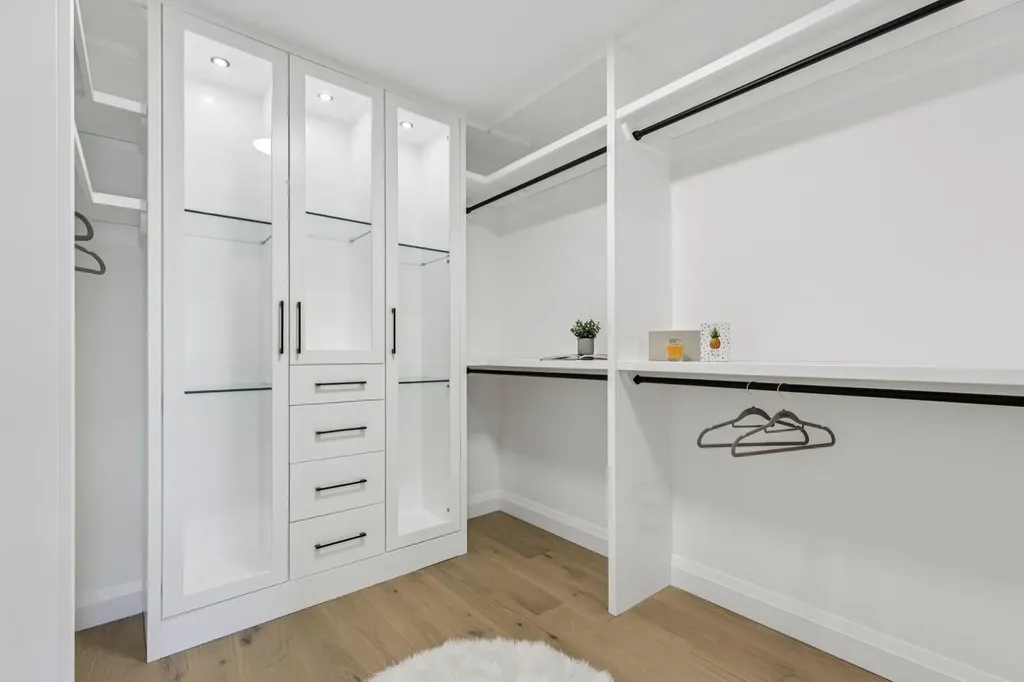 525 32 Street NW Calgary AB T2N 2V8