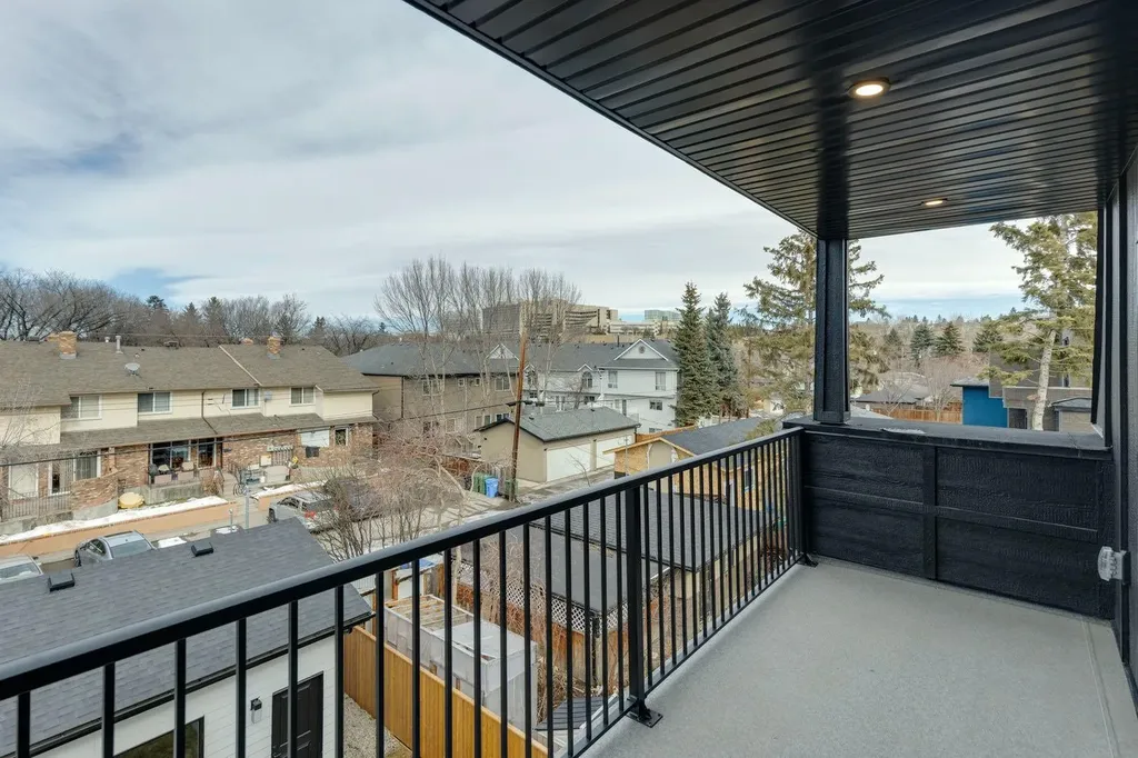 525 32 Street NW Calgary AB T2N 2V8