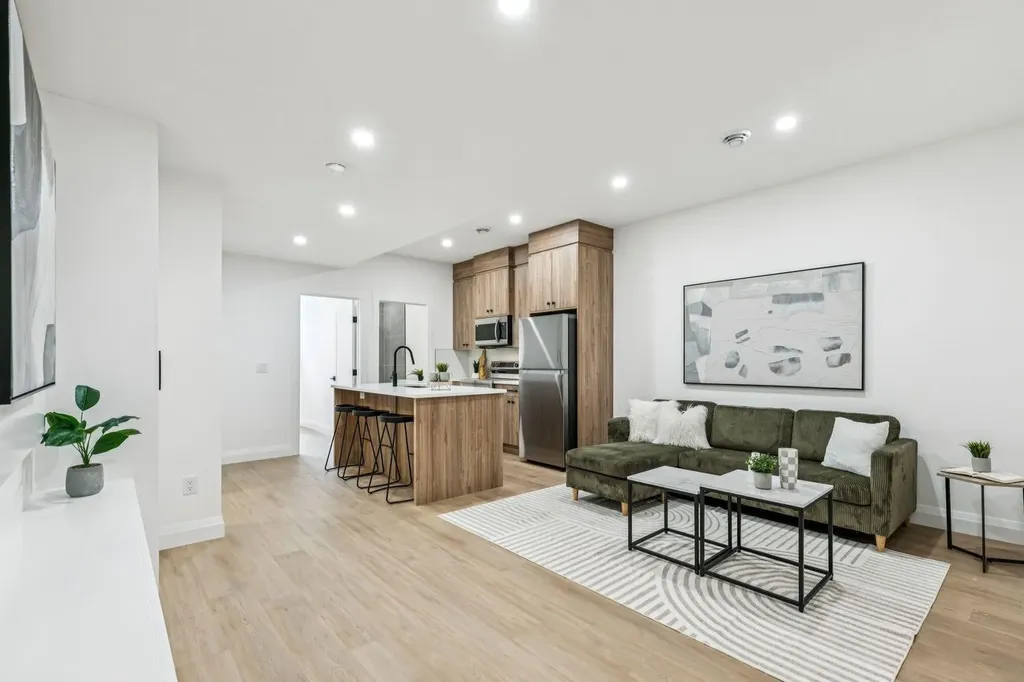525 32 Street NW Calgary AB T2N 2V8