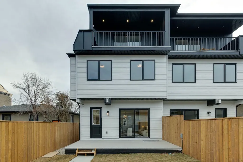 525 32 Street NW Calgary AB T2N 2V8