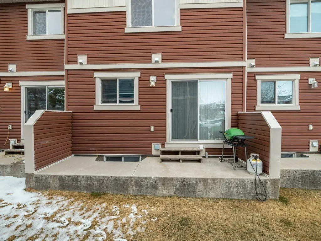 221 Silkstone Road W Lethbridge AB T1J 4J9