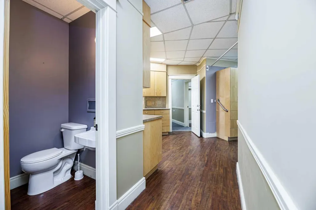 4929 50 Avenue Lacombe AB T4L 1H4