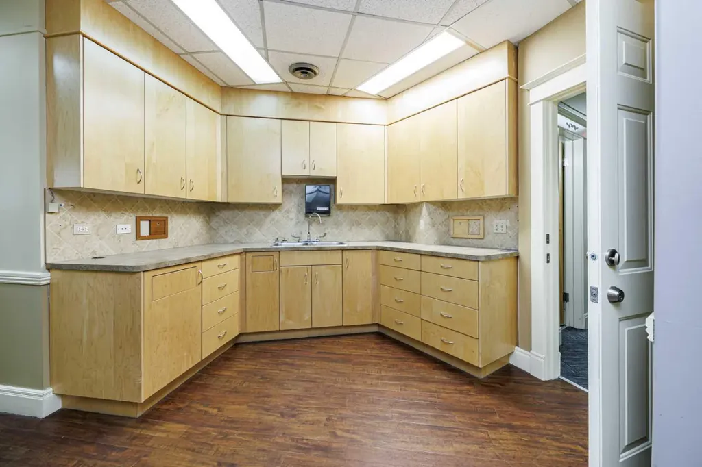 4929 50 Avenue Lacombe AB T4L 1H4