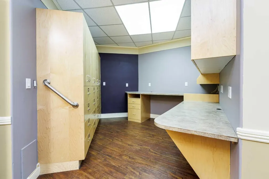 4929 50 Avenue Lacombe AB T4L 1H4