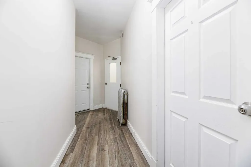 4929 50 Avenue Lacombe AB T4L 1H4