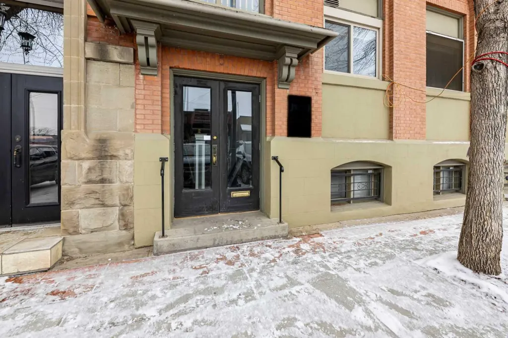 4929 50 Avenue Lacombe AB T4L 1H4