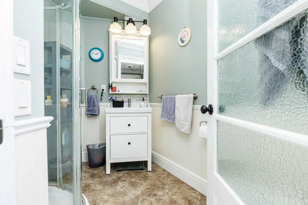 4929 50 Avenue Lacombe AB T4L 1H4