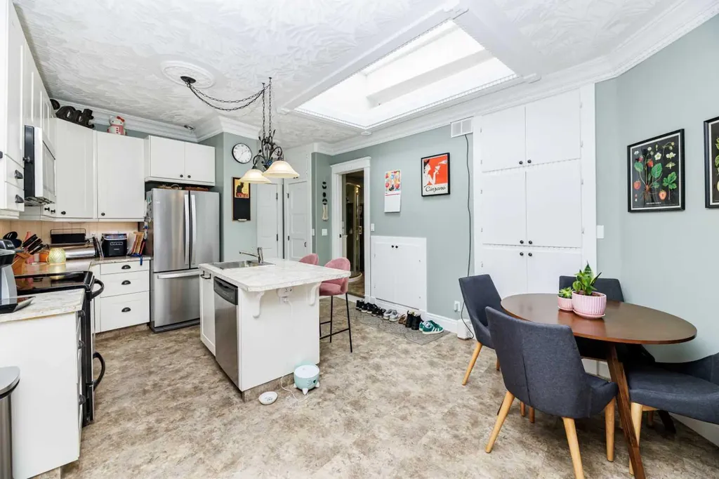 4929 50 Avenue Lacombe AB T4L 1H4