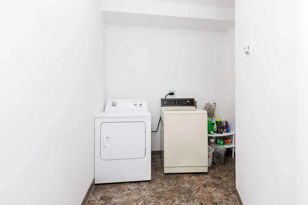 4929 50 Avenue Lacombe AB T4L 1H4