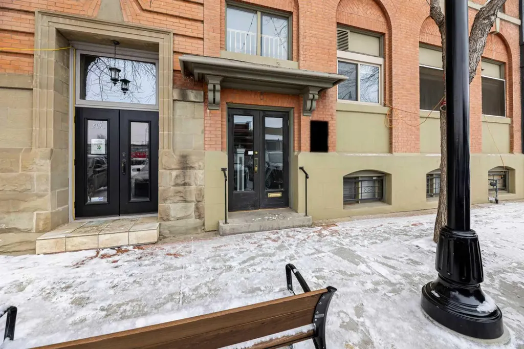 4929 50 Avenue Lacombe AB T4L 1H4
