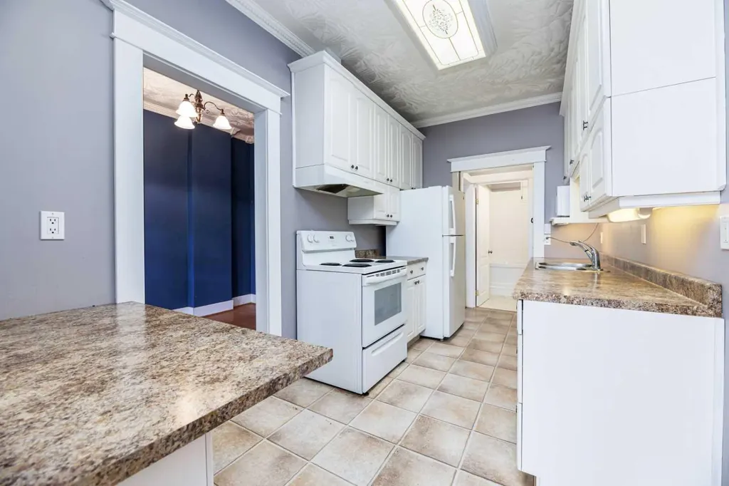 4929 50 Avenue Lacombe AB T4L 1H4