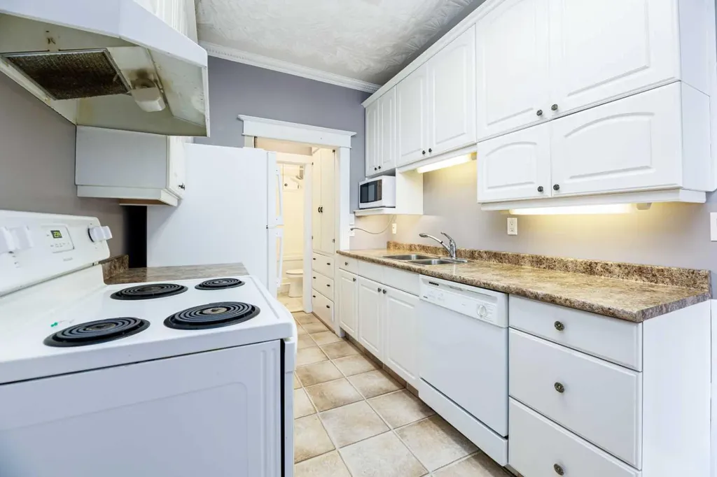 4929 50 Avenue Lacombe AB T4L 1H4