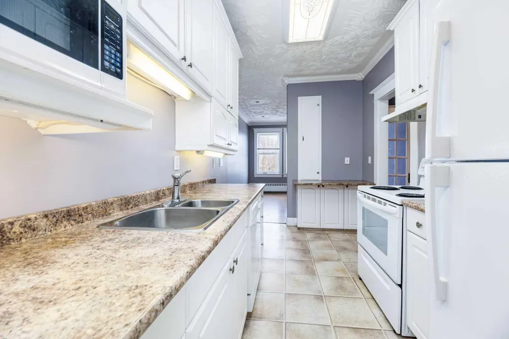 4929 50 Avenue Lacombe AB T4L 1H4