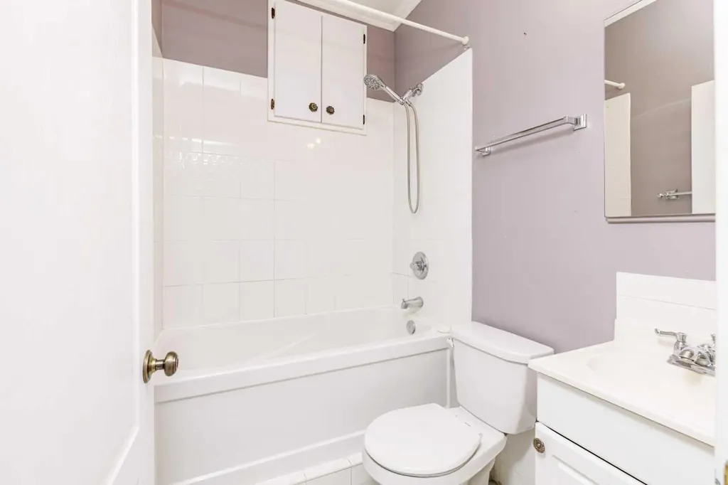 4929 50 Avenue Lacombe AB T4L 1H4