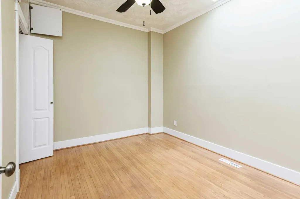 4929 50 Avenue Lacombe AB T4L 1H4