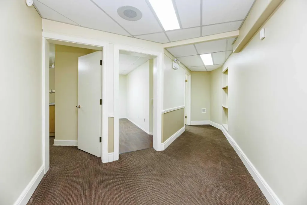 4929 50 Avenue Lacombe AB T4L 1H4