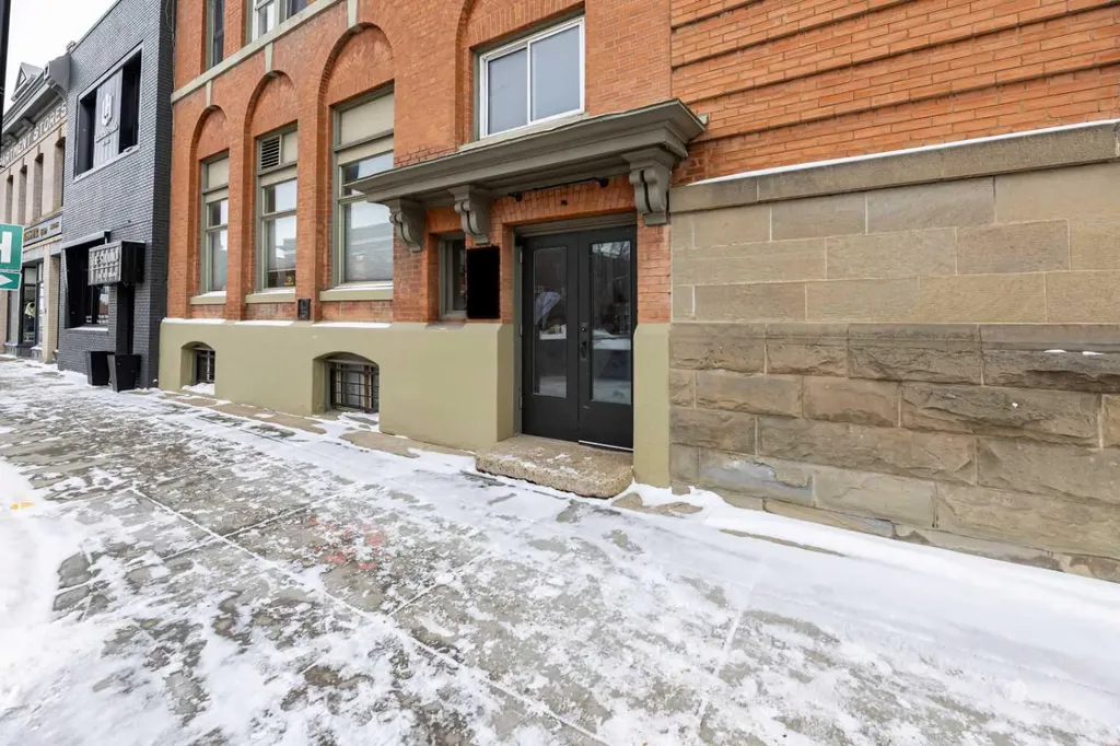 4929 50 Avenue Lacombe AB T4L 1H4