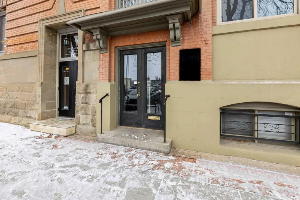 4929 50 Avenue Lacombe AB T4L 1H4