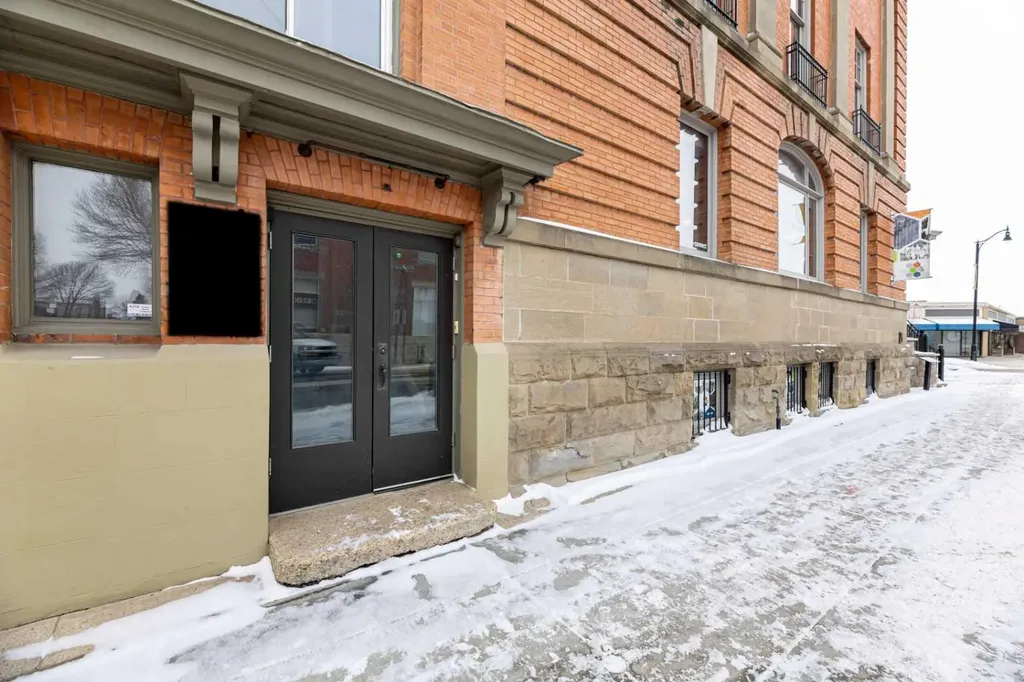 4929 50 Avenue Lacombe AB T4L 1H4