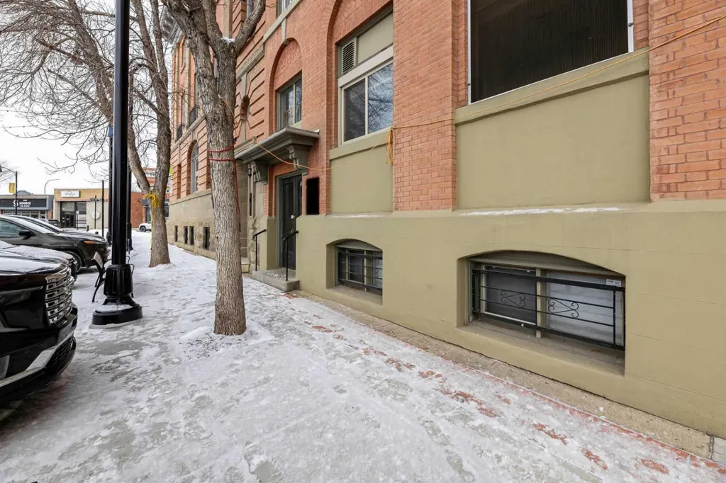 4929 50 Avenue Lacombe AB T4L 1H4