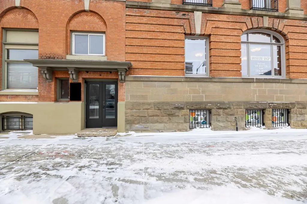 4929 50 Avenue Lacombe AB T4L 1H4
