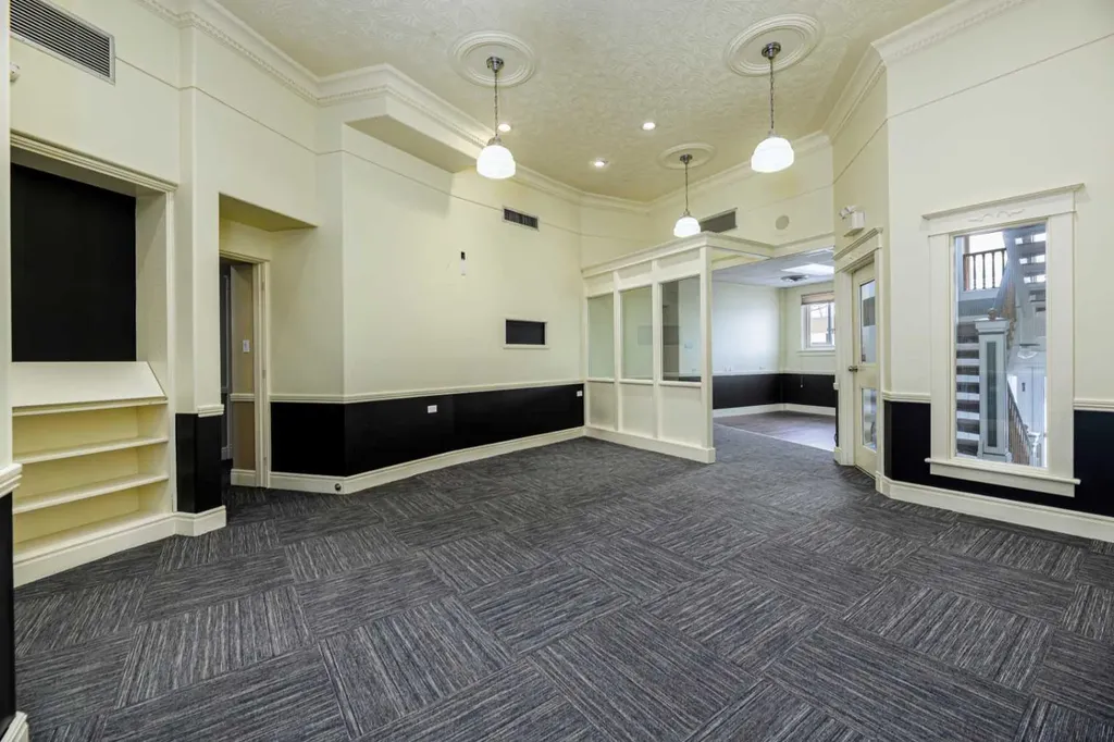 4929 50 Avenue Lacombe AB T4L 1H4