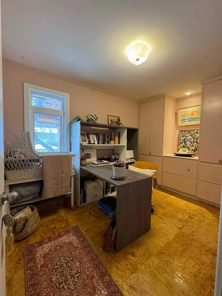 29 Windermere Road SW Calgary AB T3C 3K2