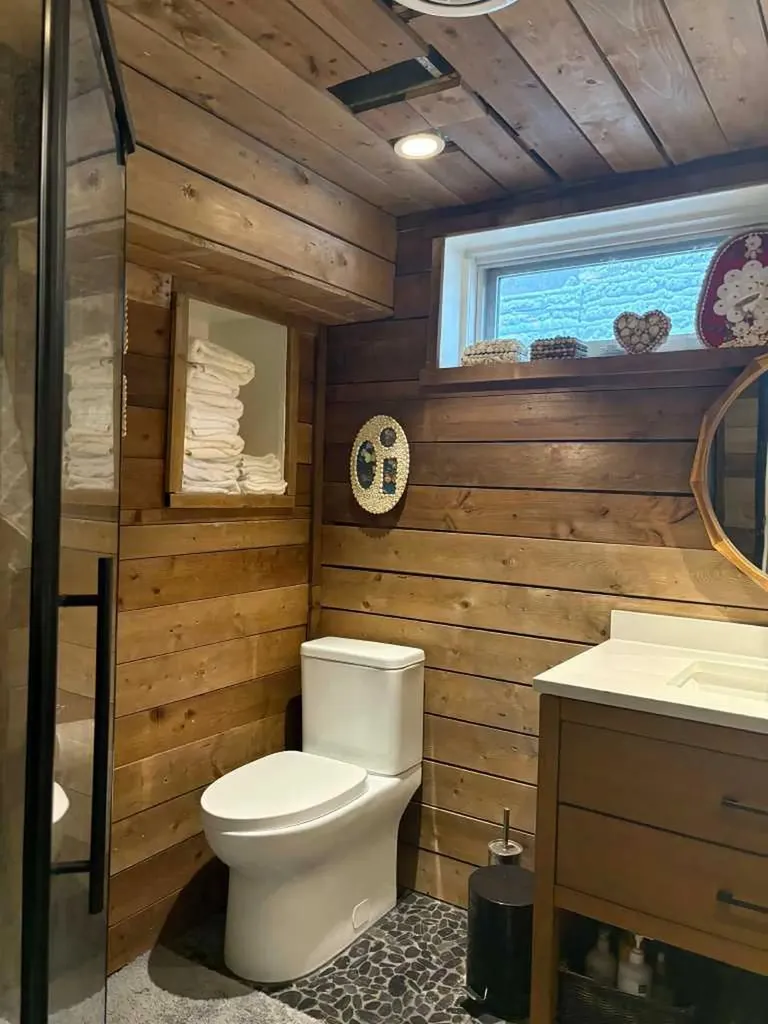 29 Windermere Road SW Calgary AB T3C 3K2