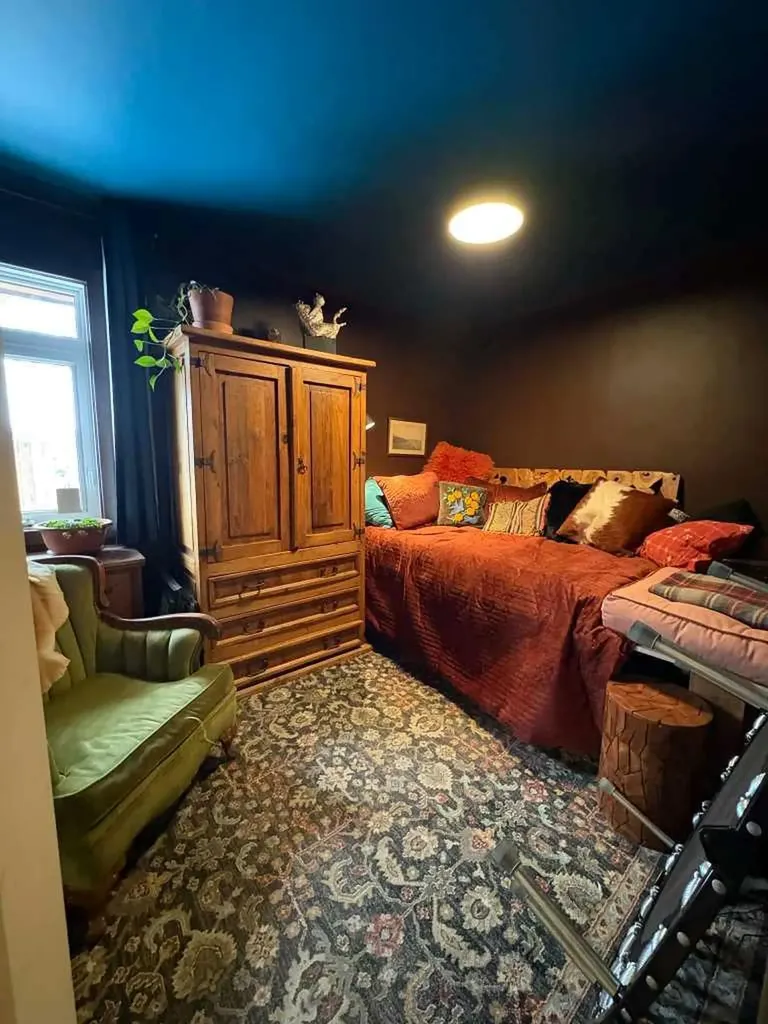 29 Windermere Road SW Calgary AB T3C 3K2