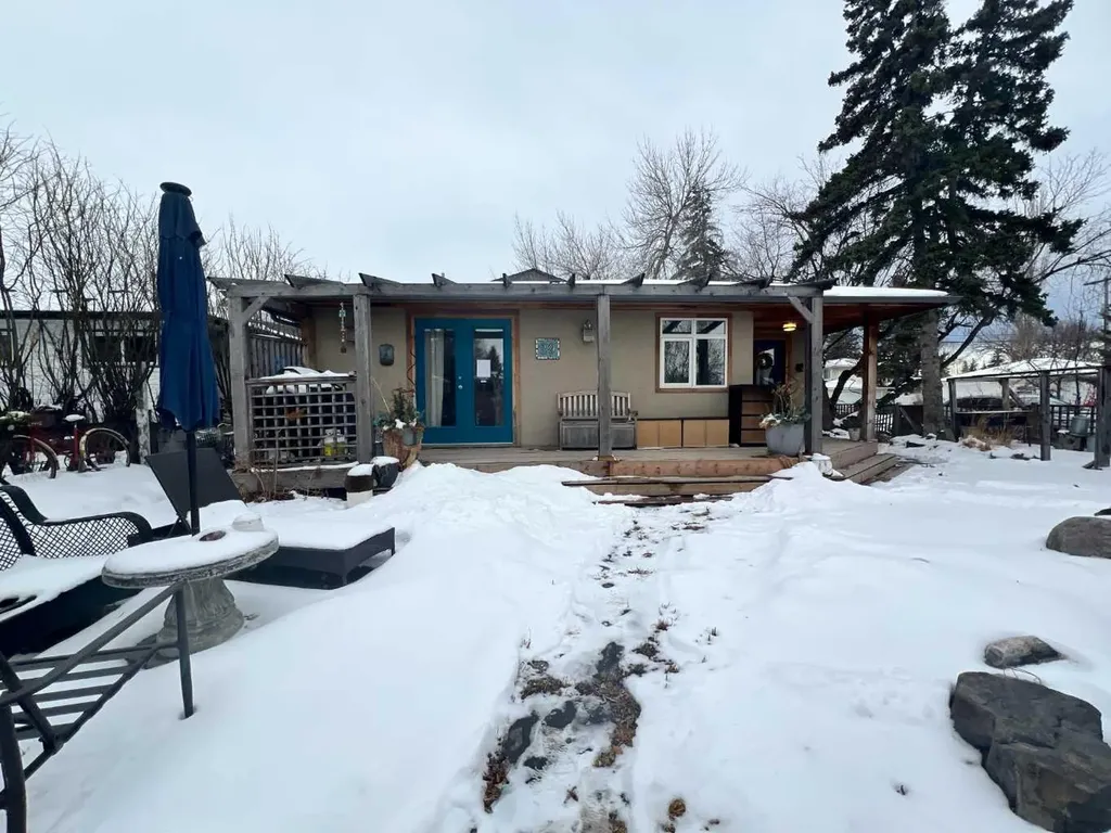 29 Windermere Road SW Calgary AB T3C 3K2
