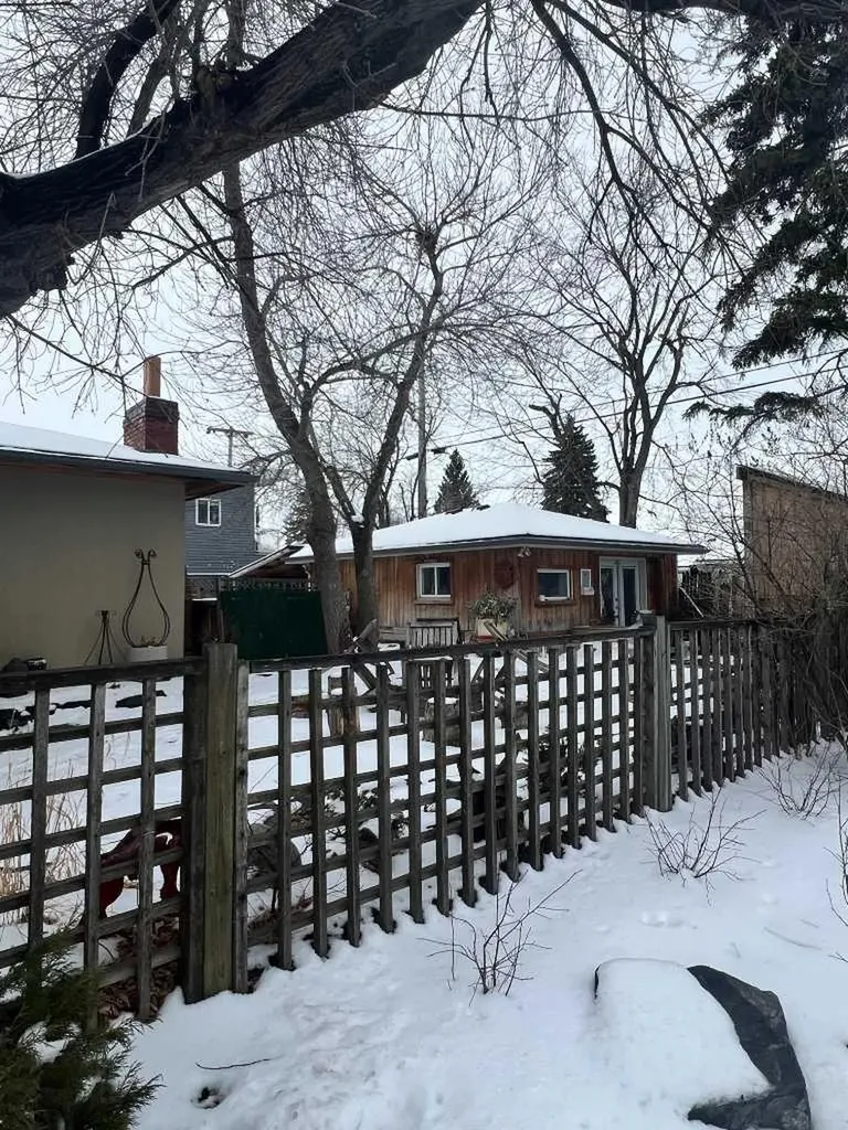 29 Windermere Road SW Calgary AB T3C 3K2
